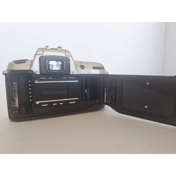 Nikon N60 35mm SLR Film Camera Body Only – Tested Works Great, Fully Functional - Picture 5 of 7